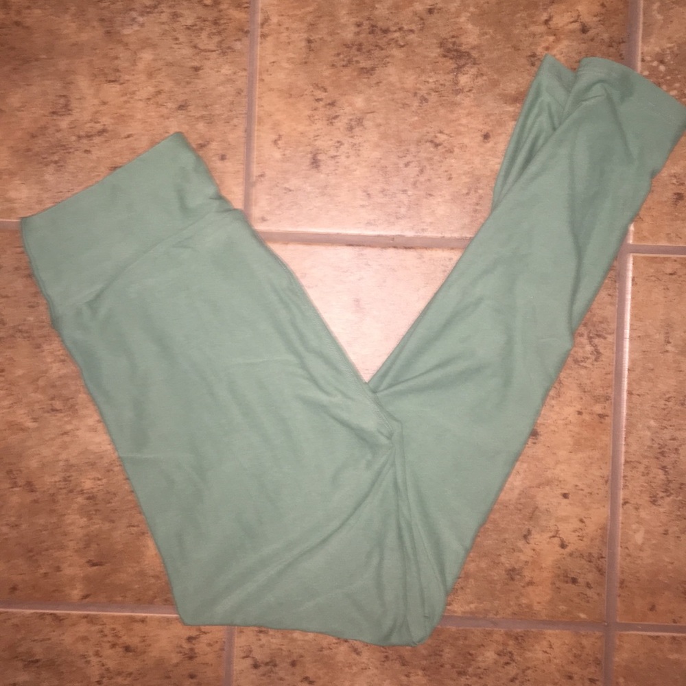 NWOT LULAROE OS Leggings Sage Green
